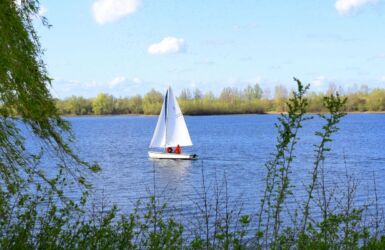 Zeilboot op het water